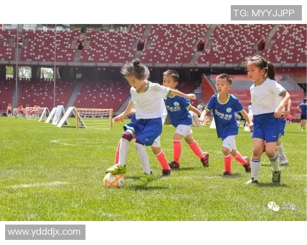 奥林匹奥与拉普拉塔的激烈对决展现足球魅力与团队精神 奥林匹奥与拉普拉塔的激烈对决展现足球魅力与团队精神